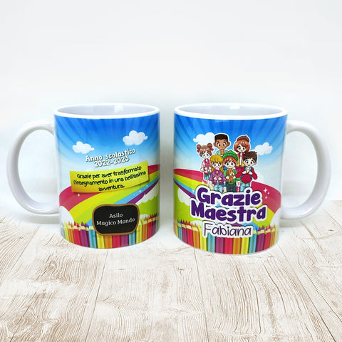 Tazza maestra colorata con personaggi